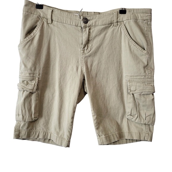 Pants - Authentic Rugged Co. Khaki Cargo‎ Shorts Size 8